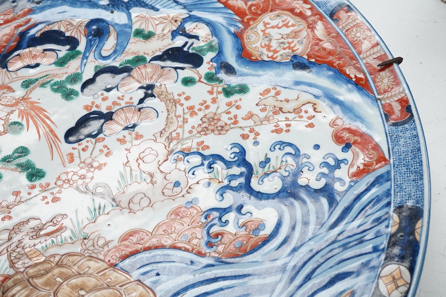 A Japanese Imari charger, Meiji period (1868-1912), 61cm